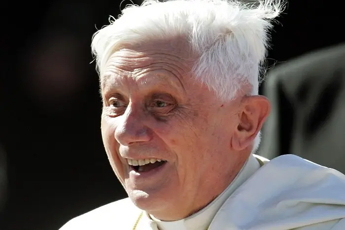 Активисти: Йозеф Ратцингер да спре да се нарича Бенедикт XVI
