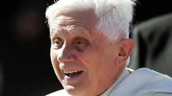 Активисти: Йозеф Ратцингер да спре да се нарича Бенедикт XVI