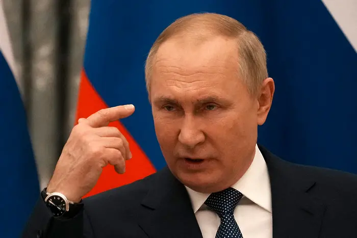 ДЕНЯТ В НЯКОЛКО РЕДА: Едно си Путин знае, едно си Путин бае