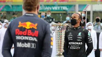 Бъдещето на Люис Хамилтън във Формула 1 - под условие заради Абу Даби
