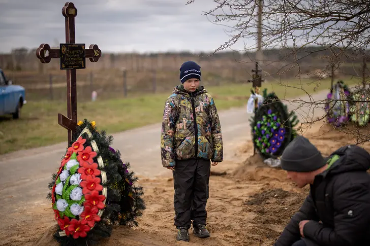215 деца са загинали в Украйна, 391 са ранени