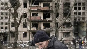 Войната: няма евакуация, Русия унищожи военен завод, Украйна иска $50 млрд.