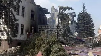 Близо 300 души убити в бомбардирания театър на Мариупол, казва местната власт