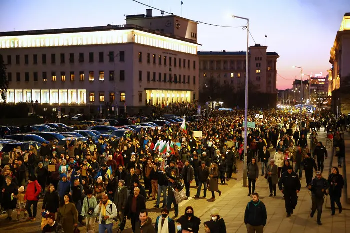 Над 10 000 души в София излязоха на улиците в подкрепа на Украйна (ВИДЕО+СНИМКИ)