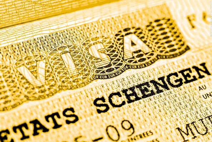 ЕП иска край на „златните“ паспорти и регулиране на „златните“ визи