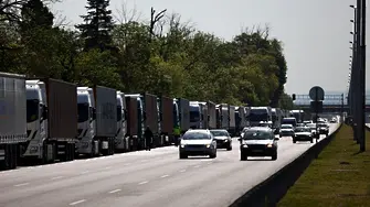 Полицията блокира превозвачите на входа на София