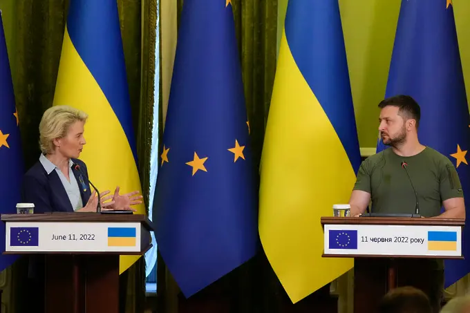 Фон дер Лайен обеща в Киев позиция за присъединяването до седмица