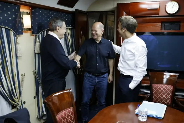 Вижте как Шолц, Макрон и Драги пътуваха с украински влак