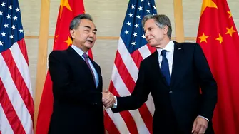 САЩ и Китай се срещнаха в Индонезия в опит да успокоят напрежението
