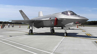 Чехия иска да купи US изтребители Ф-35 и шведски бойни машини на пехотата 