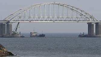 Украйна заплашва да демонтира Керченския мост