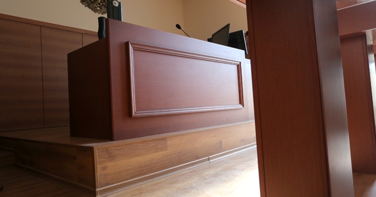 Минимум 2000 часа аудиозаписи от различни хора, които изговарят различни