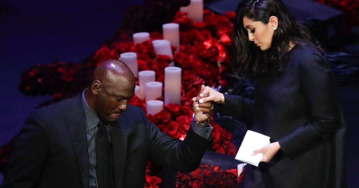 Близки на загинали в катастрофата с хеликоптер с баскетболиста Коби Брайънт