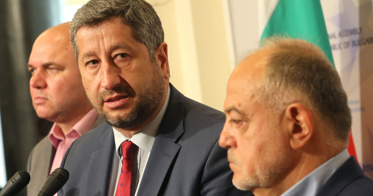 С разнообразни маневри откакто е на власт, служебното правителство се