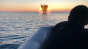 Екип на ВМС унищожи противопехотна мина, открита на плажа в Ахелой