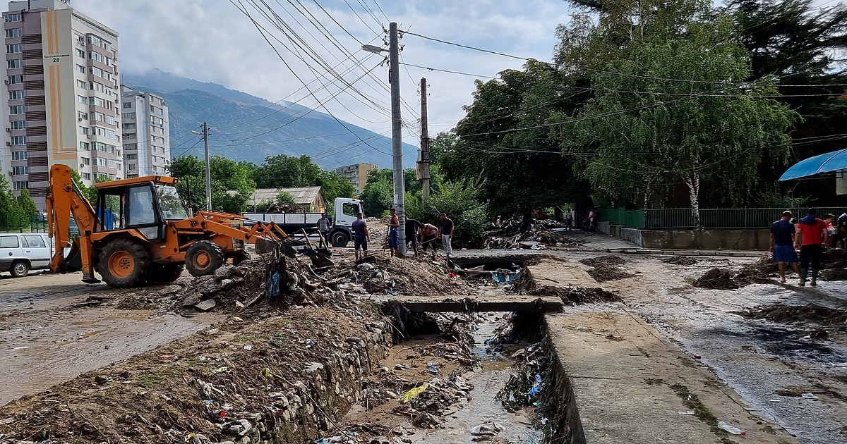 От осем сутринта е спряно движението на влаковете в междугарието