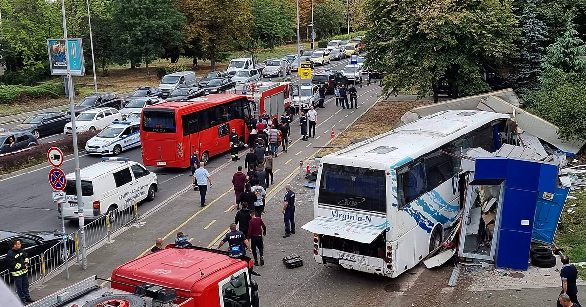 Двама полицаи загинаха в Бургас в сряда рано сутринта при
