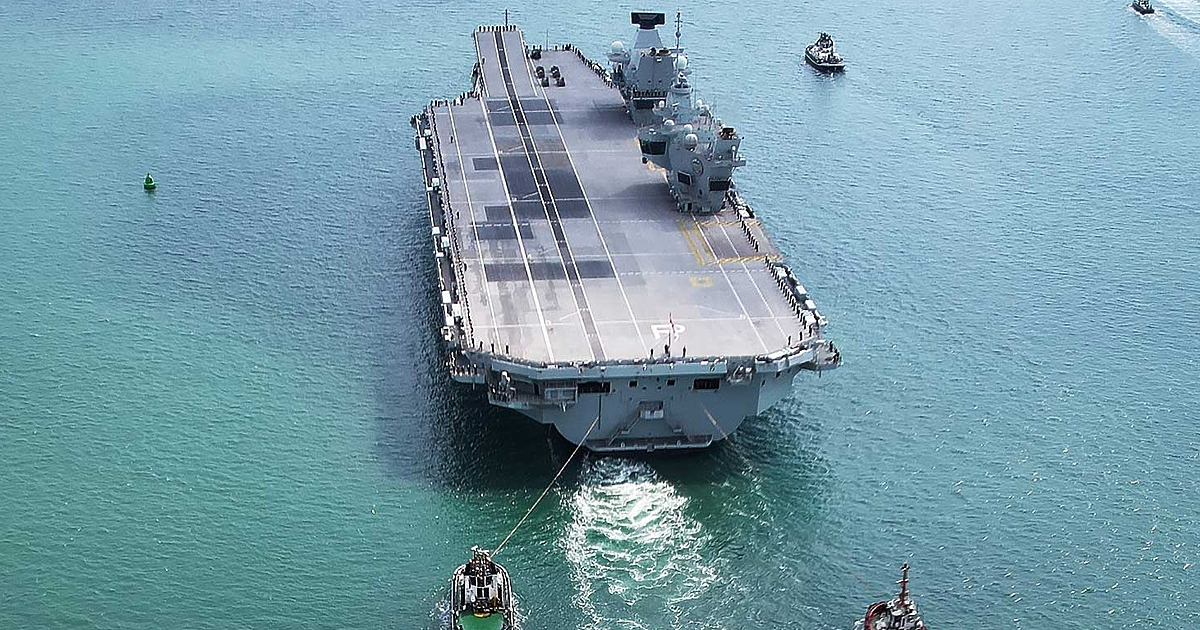 Гордостта на британския военен флот - самолетоносачът Принцът на Уелс, може
