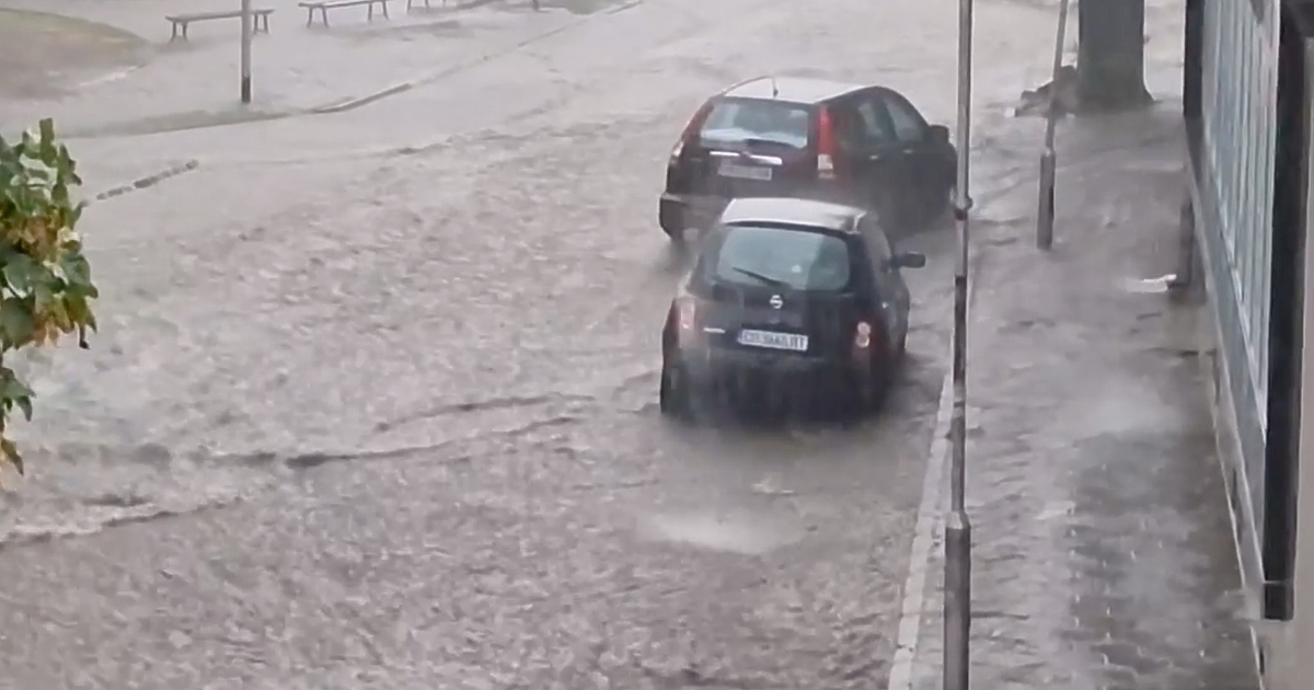 Украински бежанки пращат помощи на хората, пострадали от наводненията в