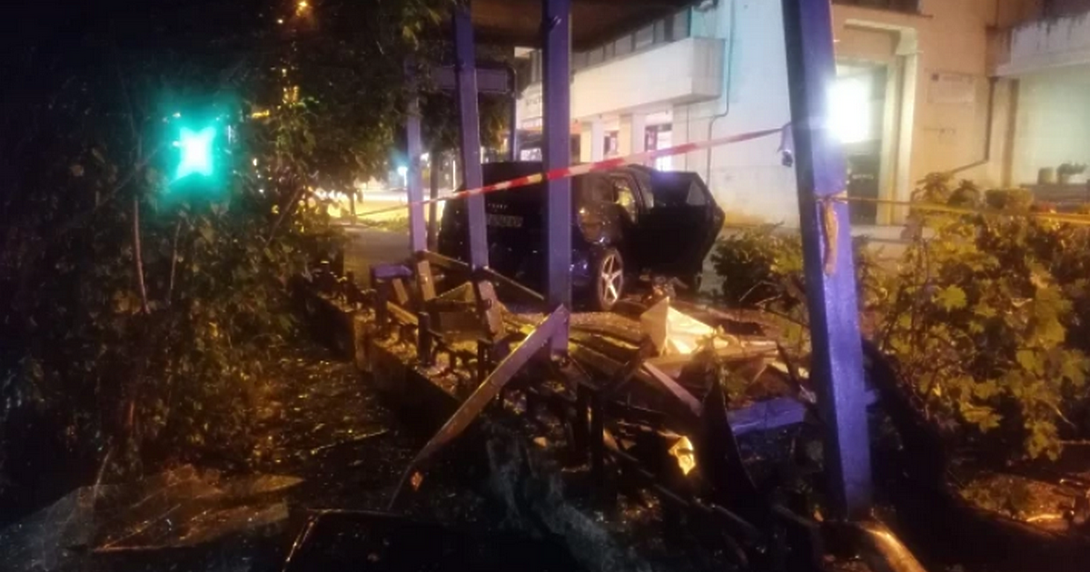 Ниско прелитащ водач на Ауди без видима причина навлезе в