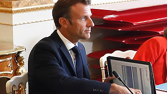 Президентът на Франция Еманюел Макрон подготвя психически населението за тежка