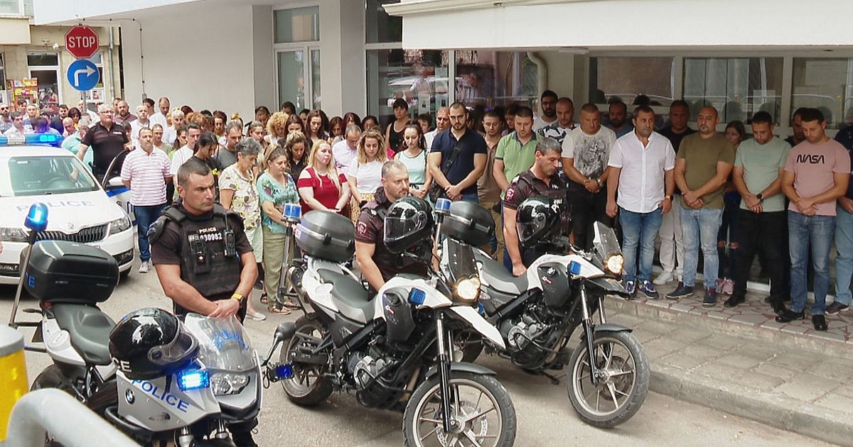 Точно в 13 часа днес служители на МВР от цялата