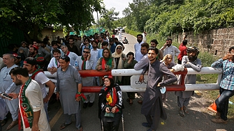 Пакистанската полиция повдигна обвинения в тероризъм срещу бившия министър председател Имран