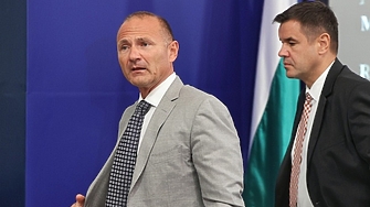 Служебните министри на енергетиката и на икономиката Росен Христов и