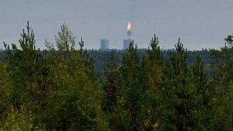 Сателитни изображения на завод за гориво в северозападна Русия показват