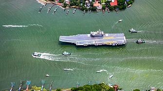 Индия днес пусна на вода своя първи самолетоносач местно производство