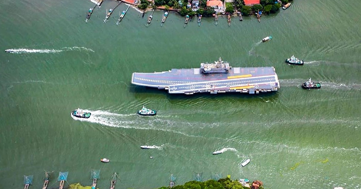 Индия днес пусна на вода своя първи самолетоносач местно производство