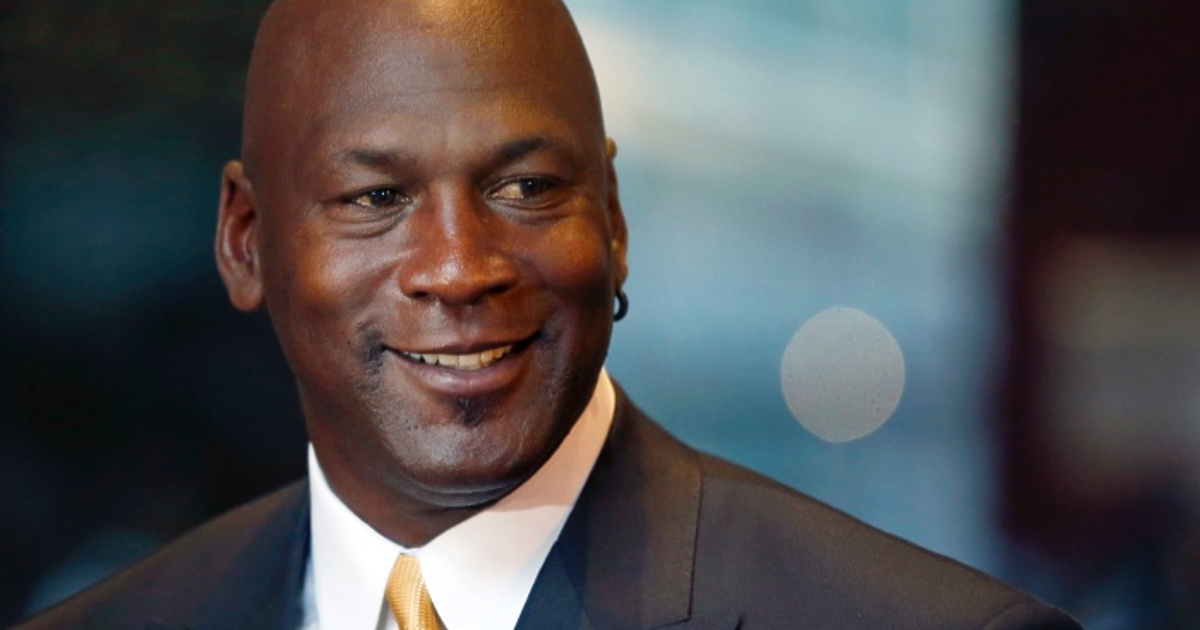 Екип на баскетболната легенда Майкъл Джордан беше продаден на търг за