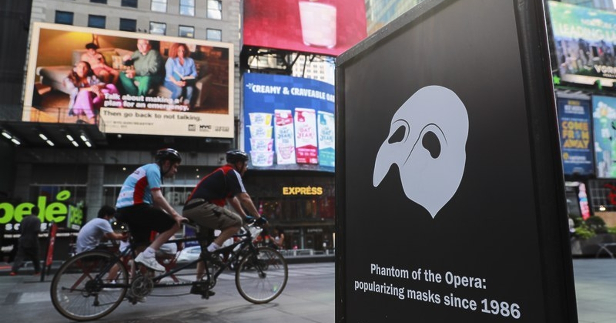 Фантомът на операта, най-дълго играният мюзикъл на Бродуей, слиза от