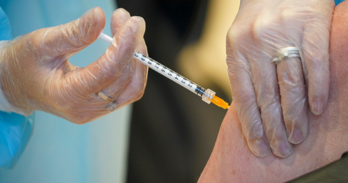 България е получила първите адаптирани ваксини, които са разработени срещу