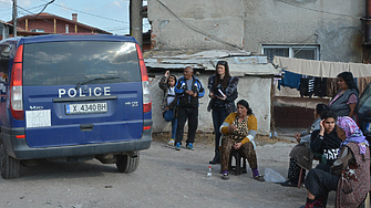 Ромският квартал Изток  в Пазарджик е блокиран от полиция На територията