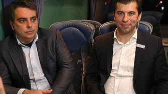 Съпредседателите на Продължаваме промяната Кирил Петков и Асен Василев поканиха