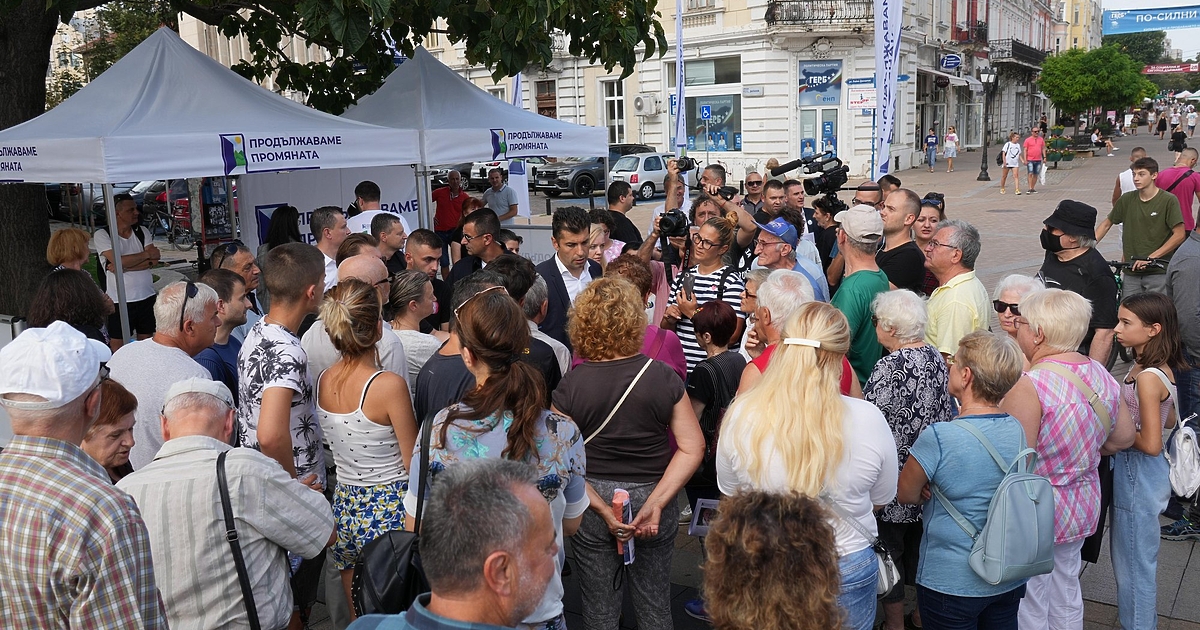 Лидерите на ПП Кирил Петков и Асен Василев продължиха срещите