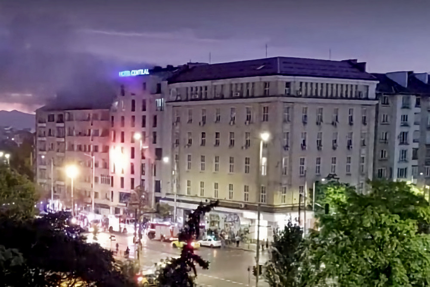 Жена загина, шестима са пострадали при пожар в софийски хотел