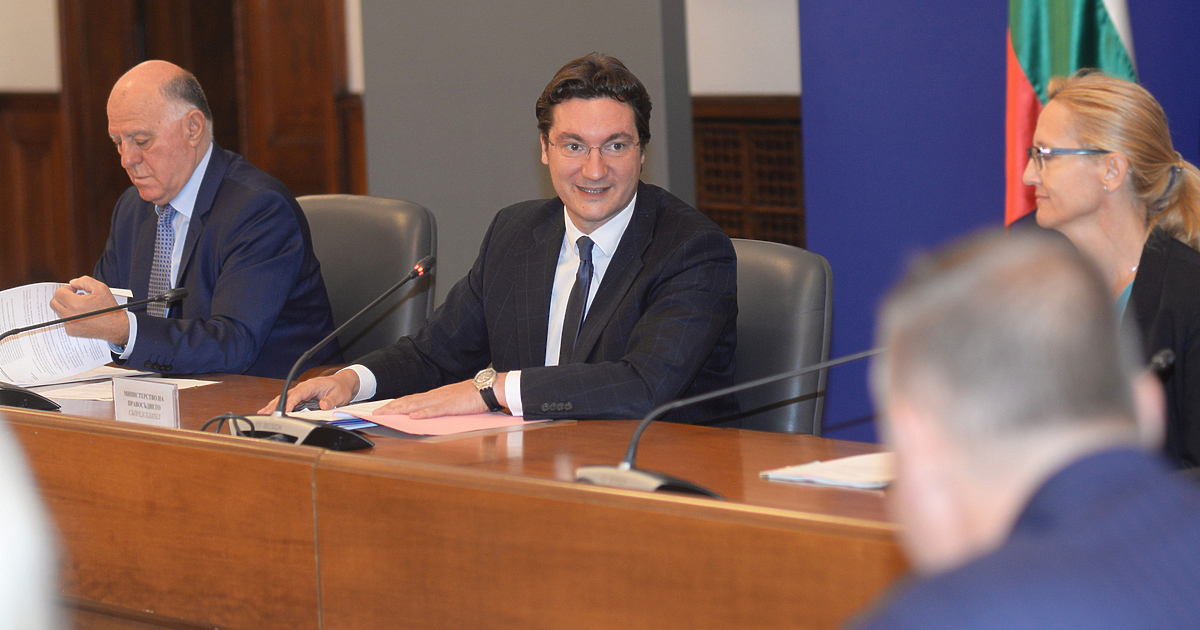 Министърът на правосъдието Крум Зарков и представляващият Висшия съдебен съвет