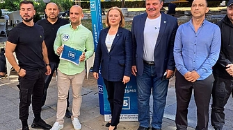 Кандидатът за народен представител от Демократична България Надежда Йорданова посети