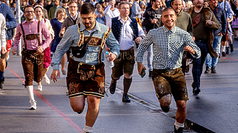 Жители и гости на Мюнхен нетърпеливи да посетят първия Октоберфест