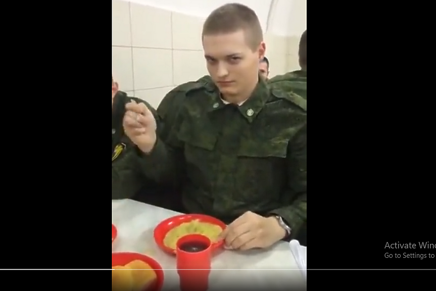 Какво според вас е получил този руски войник за храна?