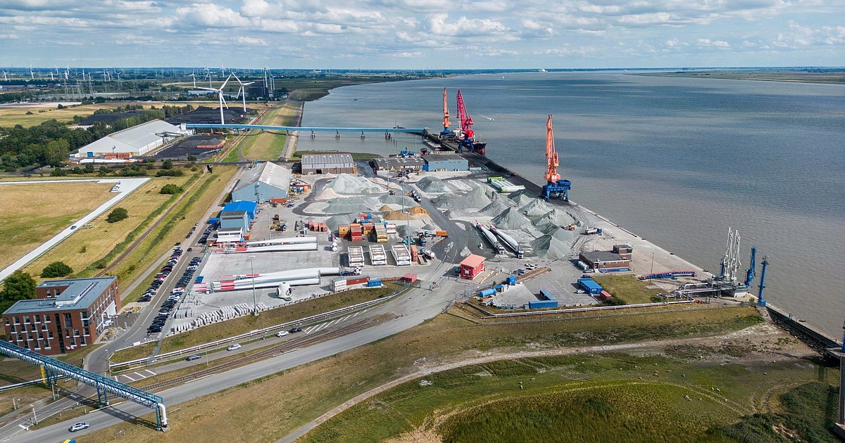 В книжарниците в България се продава сред Най-четени книга на Дугин