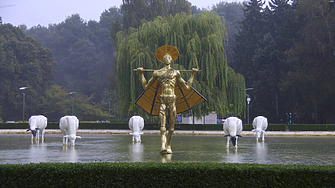 Пастир е повел овцете си на Водна паша в Южния