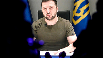 Автомобилът на украинския президент Володимир Зеленски се е сблъскал с