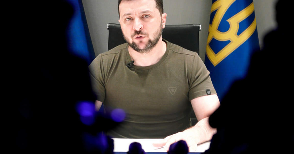 Автомобилът на украинския президент Володимир Зеленски се е сблъскал с