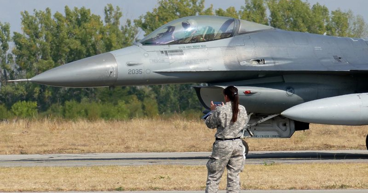 Около 14:00 часа днес военен самолет Су-25 е претърпя инцидент