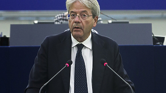 Двама висши служители на Европейската комисия призоваха във вторник за