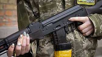 Около 40 000 жени служат в украинската армия 