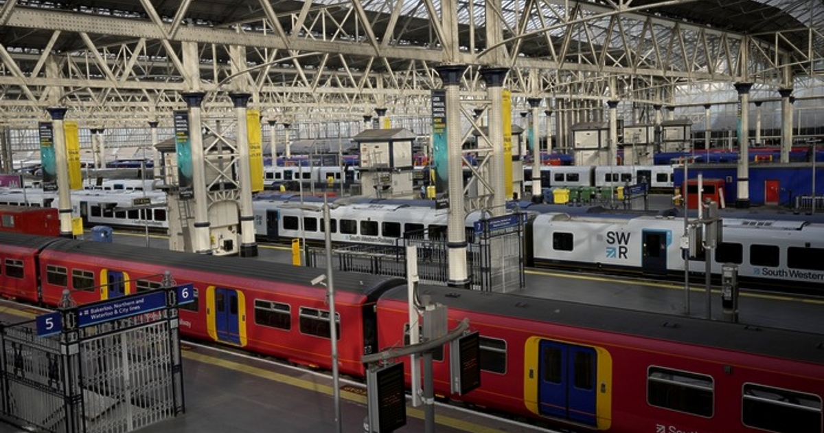 Британските железници почти спряха работа днес, след като основните синдикати